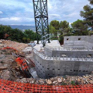 Diano Marina, il Comune ordina la demolizione dell'antenna ai Pini del Rosso: ecco tutti gli abusi riscontrati dai tecnici