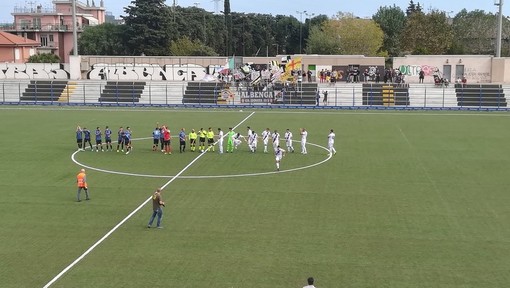 Calcio: dopo il big match di ieri polemiche per l'arbitraggio di Albenga-Imperia, i neroazzurri "Meritiamo rispetto" Calcio: dopo il big match di ieri polemiche per l'arbitraggio di Albenga-Imperia, i neroazzurri "Meritiamo rispetto"