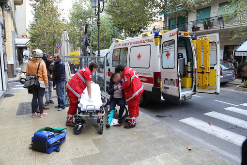 Sanremo: pedone investito da uno scooter in corso Garibaldi, donna viene portata in Ospedale