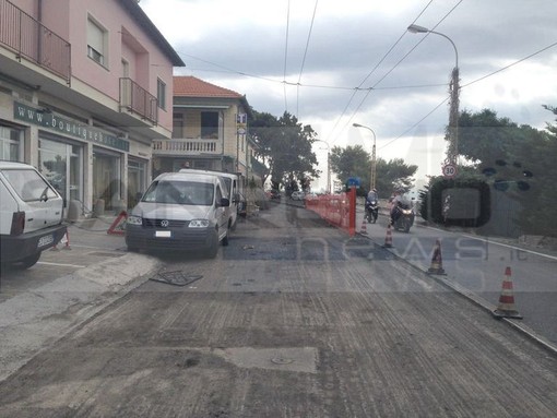 Sanremo: asfalto dissestato in zona La Vesca, affidato ad un Ente Regionale lo studio geologico dell'area. Faraldi: “Senza questo l'Anas non interviene”