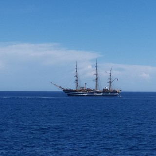 Imperia, la leggendaria 'Amerigo Vespucci' "saluta" anche il capoluogo: sirene in festa sia a Oneglia che a Porto Maurizio (foto e video) Imperia, la leggendaria 'Amerigo Vespucci' "saluta" anche il capoluogo: sirene in festa sia a Oneglia che a Porto Maurizio (foto e video)