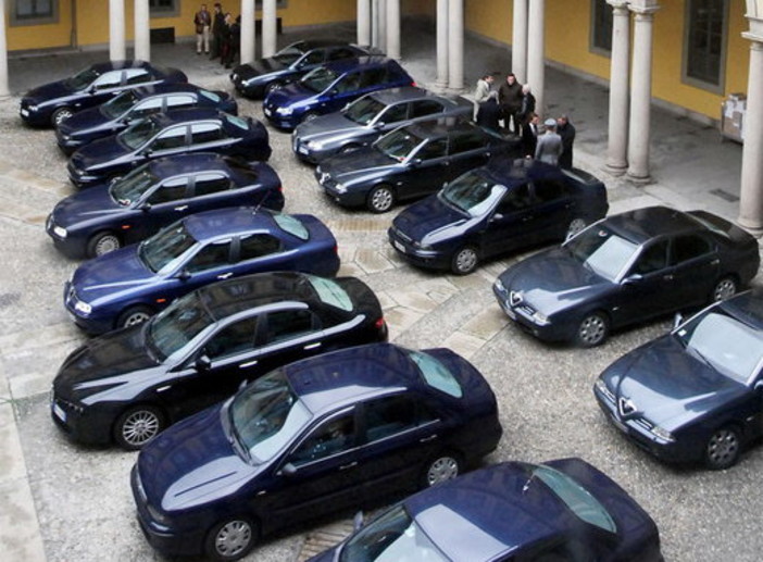 Imperia: discussione sulle scorte ad auto blu, il lettore Roberto cita un'inchiesta de 'L'Espresso' Imperia: discussione sulle scorte ad auto blu, il lettore Roberto cita un'inchiesta de 'L'Espresso'
