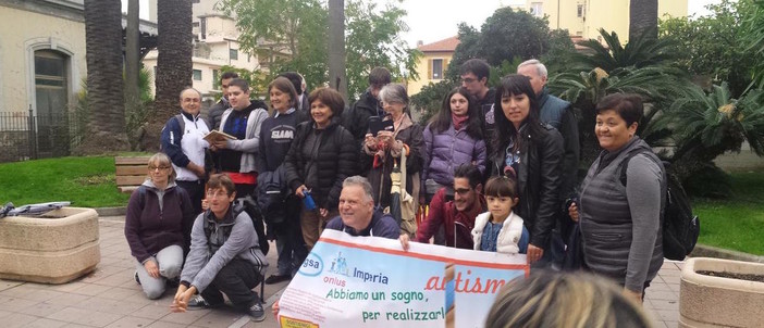 Sanremo: grande successo per "Autismo in Cammino", organizzata dall'Angsa Imperia a cui si è unita anche una delegazione genovese Sanremo: grande successo per "Autismo in Cammino", organizzata dall'Angsa Imperia a cui si è unita anche una delegazione genovese