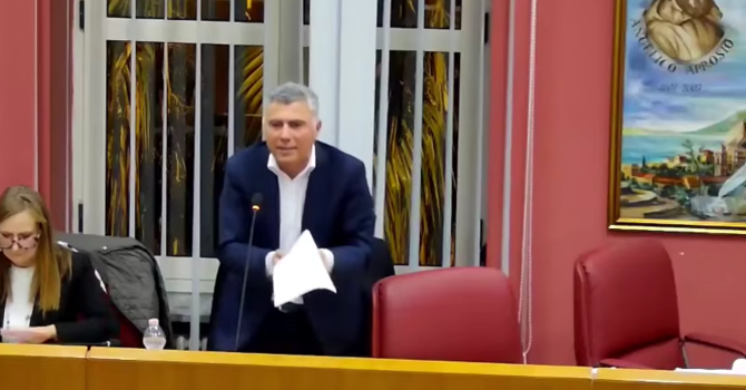 Consiglio comunale a Ventimiglia, "per due volte il presidente non mi ha lasciato finire l'intervento": Leuzzi lascia l'aula Consiglio comunale a Ventimiglia, "per due volte il presidente non mi ha lasciato finire l'intervento": Leuzzi lascia l'aula