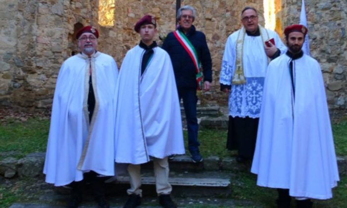 Commemorazione del terremoto nel 1887 a Bajardo: gli Alfieri di Castel Bajardo presenti con un picchetto d’onore Commemorazione del terremoto nel 1887 a Bajardo: gli Alfieri di Castel Bajardo presenti con un picchetto d’onore