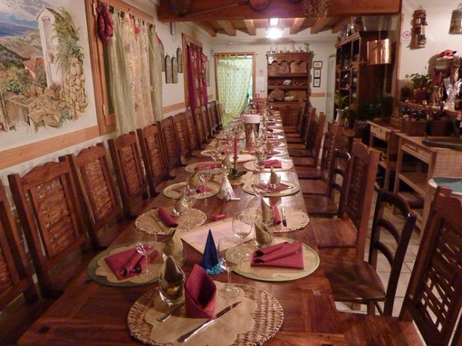 Al ristorante Antichi Sapori di Terzorio l'Aprile vien cantando e ballando: anche questo venerdì l'appuntamento gastronomico musicale con Walter e Cristina Al ristorante Antichi Sapori di Terzorio l'Aprile vien cantando e ballando: anche questo venerdì l'appuntamento gastronomico musicale con Walter e Cristina