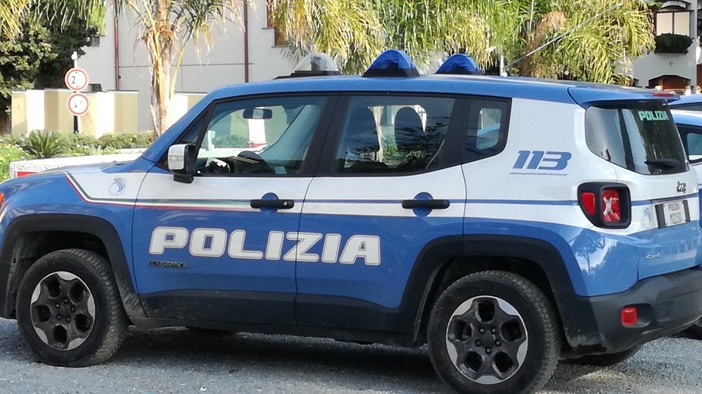 Rispetto delle misure anti-covid e 'schiamazzi' notturni: interventi della Polizia a Imperia e provincia