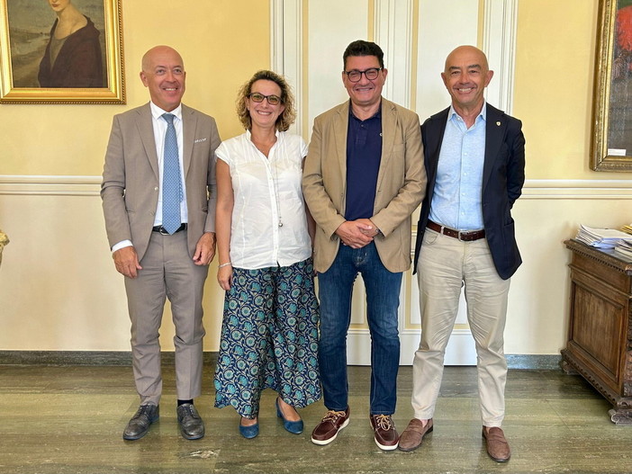 Il sindaco Mager e l’assessore Donzella accolgono in Comune il nuovo presidente di Ance Imperia Gianni Silvano Il sindaco Mager e l’assessore Donzella accolgono in Comune il nuovo presidente di Ance Imperia Gianni Silvano