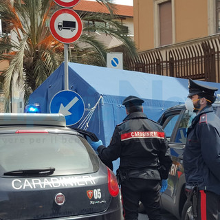 Un momento della conduzione in carcere degli imputati Un momento della conduzione in carcere degli imputati