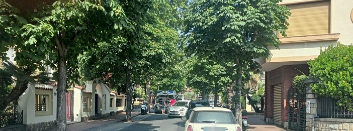 Bordighera, ambulanza in panne: disagi alla viabilità (Foto)