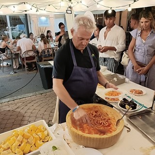 Sanremo, oggi la serata finale di 'A tavola sul porto vecchio&quot; con cibo e musica dal vivo (foto)