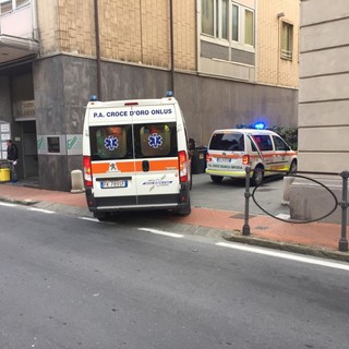 Imperia: cade dalle scale di un palazzo, grave giovane. Trasportato in elisoccorso al 'Santa Corona' Imperia: cade dalle scale di un palazzo, grave giovane. Trasportato in elisoccorso al 'Santa Corona'