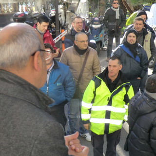 Sanremo: documenti alla mano i sindacati sospendono lo sciopero, Fera li ringrazia ma i lavoratori non hanno gradito le sue parole