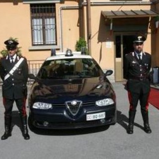 Sanremo: si danno un bacio per passarsi la droga da vendere, arrestata coppia in piazza Eroi