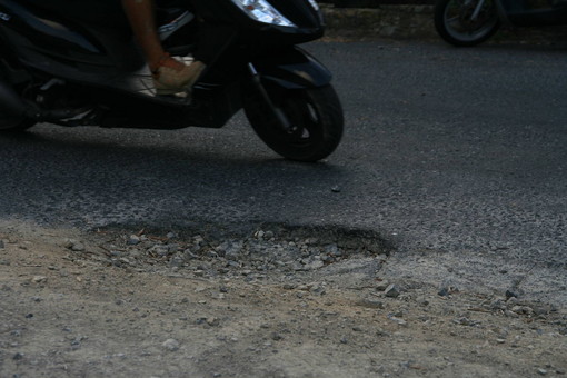 Imperia: dalla Provincia un piano interventi da 300mila euro per riasfaltare le strade dell'entroterra