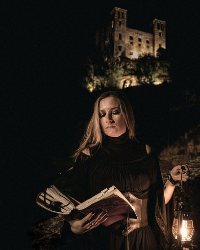 Dolceacqua, il Ghost Tour torna con il percorso narrativo notturno a lume di lanterna lungo i carrugi della Téra Dolceacqua, il Ghost Tour torna con il percorso narrativo notturno a lume di lanterna lungo i carrugi della Téra