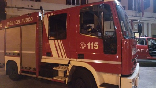 Imperia: scatta l'allarme della Biblioteca, allertati Vigili del Fuoco e Polizia, ma era un guasto Imperia: scatta l'allarme della Biblioteca, allertati Vigili del Fuoco e Polizia, ma era un guasto