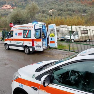 Imperia, anziano cade da un muretto a Castelvecchio: trasportato dalla Croce Bianca in ospedale