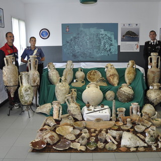 Imperia: dopo l'inchiesta del 2013, le anfore sequestrate potrebbero arredare la nuova ala del Museo Navale (Video del ritrovamento dei CC)