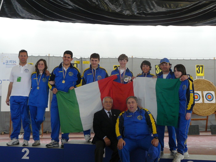 Venerdi scorso premiati al Cavour di Imperia gli arceri di San Bartolomeo Venerdi scorso premiati al Cavour di Imperia gli arceri di San Bartolomeo