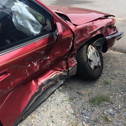 Vendere un'auto incidentata: come funziona?