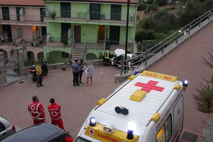 Sanremo: auto si ribalta in via Duca degli Abruzzi, mobilitazione di soccorsi e 27enne lievemente ferita Sanremo: auto si ribalta in via Duca degli Abruzzi, mobilitazione di soccorsi e 27enne lievemente ferita