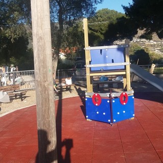 Sanremo: riqualificata l'area giochi di Coldirodi alla Madonna Pellegrina, i bambini giocheranno in sicurezza Sanremo: riqualificata l'area giochi di Coldirodi alla Madonna Pellegrina, i bambini giocheranno in sicurezza