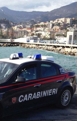 Sanremo: ruba gli oggetti dentro un taxi ma viene immortalato da una telecamera nascosta, arrestato 29enne romeno