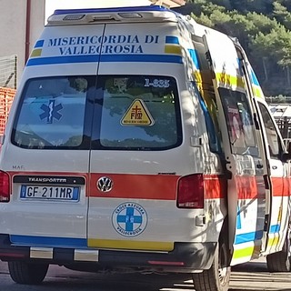Nella foto un'ambulanza della Croce Azzurra Misericordia di Vallecrosia