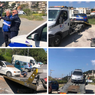 Veicoli abbandonati a Imperia, prosegue la rimozione. Assessore Gagliano: “Salvaguardare il territorio e perseguire gli incivili” (foto) Veicoli abbandonati a Imperia, prosegue la rimozione. Assessore Gagliano: “Salvaguardare il territorio e perseguire gli incivili” (foto)