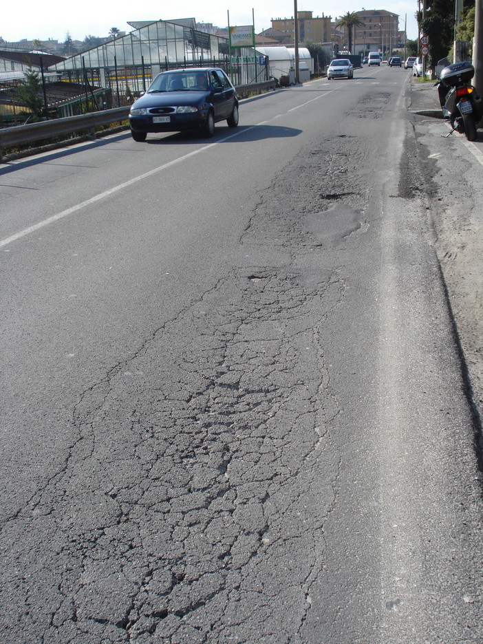 Camporosso: lavori di asfaltatura in via Braie, la polizia municipale consiglia di passare dall'Aurelia Camporosso: lavori di asfaltatura in via Braie, la polizia municipale consiglia di passare dall'Aurelia