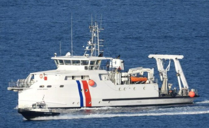 Una nave spia o un mistero archeologico? La nave battente bandiera francese Alfred Merlin naviga al largo della Riviera Una nave spia o un mistero archeologico? La nave battente bandiera francese Alfred Merlin naviga al largo della Riviera