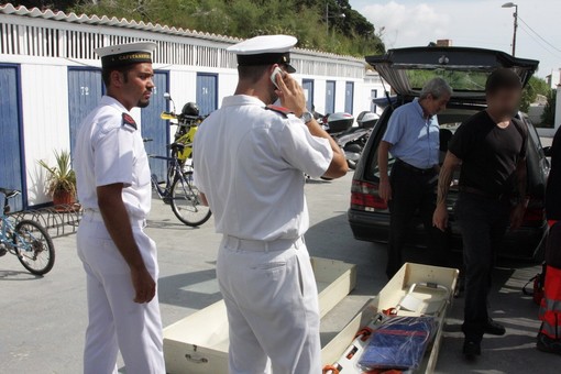 Sanremo: 80enne annega al largo dello stabilimento 'La Bussola', sul posto 118 e Guardia Costiera Sanremo: 80enne annega al largo dello stabilimento 'La Bussola', sul posto 118 e Guardia Costiera