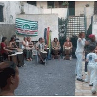 Costa d'Oneglia: 'Apericena Multietnico', un tripudio di suoni e colori, grande successo per la festa degli immigrati Costa d'Oneglia: 'Apericena Multietnico', un tripudio di suoni e colori, grande successo per la festa degli immigrati