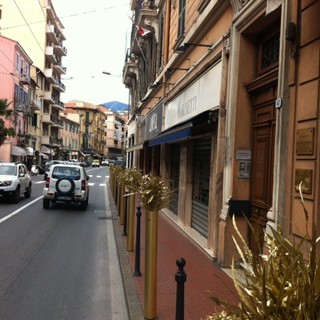 Serrata a Ventimiglia: giovedì oltre ai commercianti protestano anche operatori del Mercato coperto e studenti, si prepara la mobilitazione Serrata a Ventimiglia: giovedì oltre ai commercianti protestano anche operatori del Mercato coperto e studenti, si prepara la mobilitazione