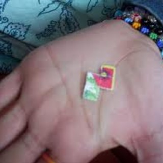 Controlli Polizia da Ventimiglia a Imperia: pizzicati giovani in possesso di 'cartoni' LSD, denunciato anche un 'ComproOro' Controlli Polizia da Ventimiglia a Imperia: pizzicati giovani in possesso di 'cartoni' LSD, denunciato anche un 'ComproOro'