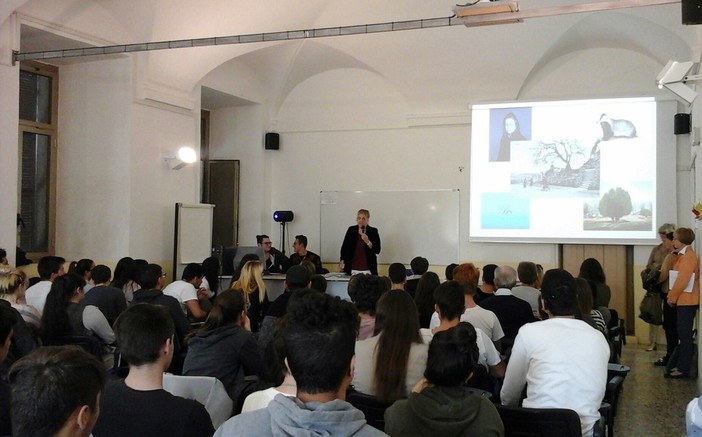 Sanremo: grande partecipazione per “Inalberiamoci: diramo in ramo”, un reading dedicato agli alberi