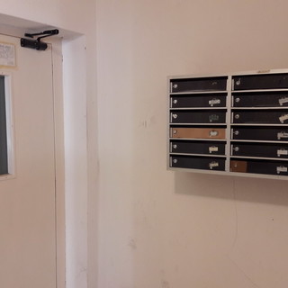 Ventimiglia: ascensore rotto da mesi alle case popolari, la denuncia di un condomino di 87 anni