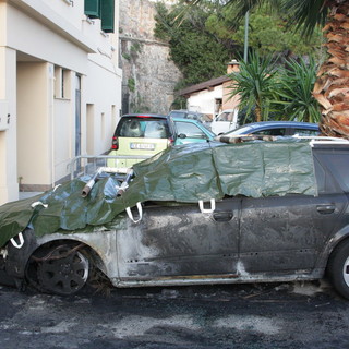 Sanremo: una Audi A4 a fuoco stanotte in corso Nazario Sauro, nella zona del porto vecchio Sanremo: una Audi A4 a fuoco stanotte in corso Nazario Sauro, nella zona del porto vecchio