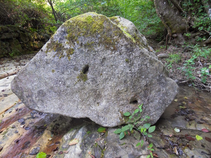 Apricale: il gruppo Archeonervia scopre un altare sacrificale legato al culto delle acque Apricale: il gruppo Archeonervia scopre un altare sacrificale legato al culto delle acque
