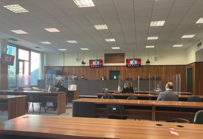 Sanremo, "Vi ammazzo tutti. Non ho paura, se mi prendono esco presto": 35enne a processo per aver picchiato e minacciato una donna Sanremo, "Vi ammazzo tutti. Non ho paura, se mi prendono esco presto": 35enne a processo per aver picchiato e minacciato una donna