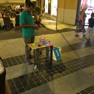 Sanremo: le immagini di Simone Baggioli di un sabato sera fine luglio: "Spaccio, abusivi e barboni!"