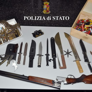 Ventimiglia: entrano per lo sfratto ma trovano un vero e proprio arsenale appartenente ad un 'collezionista' Ventimiglia: entrano per lo sfratto ma trovano un vero e proprio arsenale appartenente ad un 'collezionista'