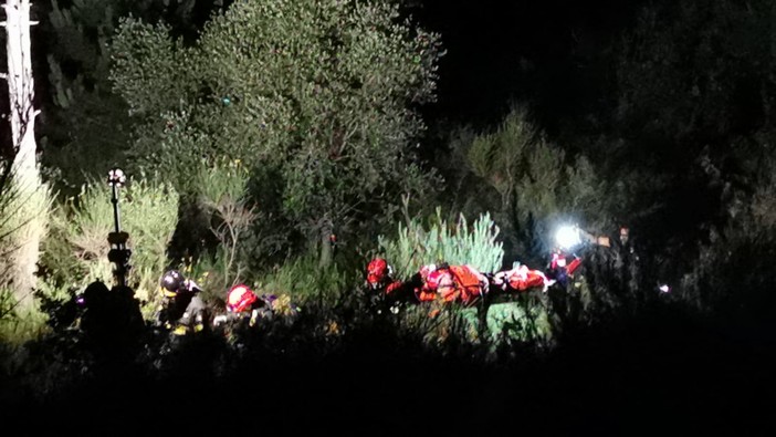 Ventimiglia, 85enne finisce in un dirupo con l'auto a Mortola Superiore: salvato dai vigili del fuoco (foto) Ventimiglia, 85enne finisce in un dirupo con l'auto a Mortola Superiore: salvato dai vigili del fuoco (foto)