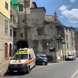 Montalto Ligure, 83enne accusa un malore in casa: tempestivi i soccorsi dell'ambulanza 'Proteus' (foto)