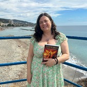 Angela Perri presenta "Vittoria, come una Fenice": a Pompeiana parole, musica e sorprese per raccontare una storia di rinascita