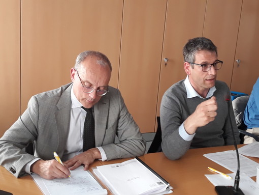 Olio DOP Riviera Ligure: avviato l'iter per vendere il prodotto anche in recipienti di metallo e in ceramica