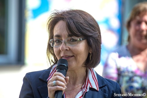 La dirigente scolastico Anna Maria Fogliarini La dirigente scolastico Anna Maria Fogliarini