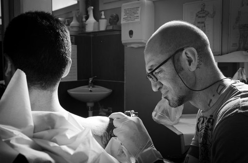 Sanremo: intervista ad uno dei più celebri artisti nel mondo dei tatuaggi. Alex Nardini tra storia, arte e consigli Sanremo: intervista ad uno dei più celebri artisti nel mondo dei tatuaggi. Alex Nardini tra storia, arte e consigli