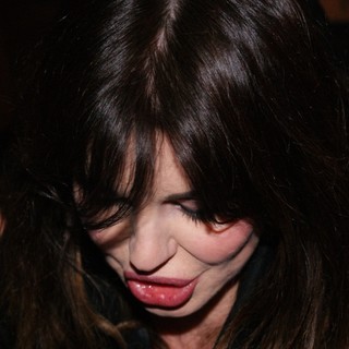 In piazza Bresca a Sanremo Ilaria Porceddu e...le labbra di Alba Parietti In piazza Bresca a Sanremo Ilaria Porceddu e...le labbra di Alba Parietti